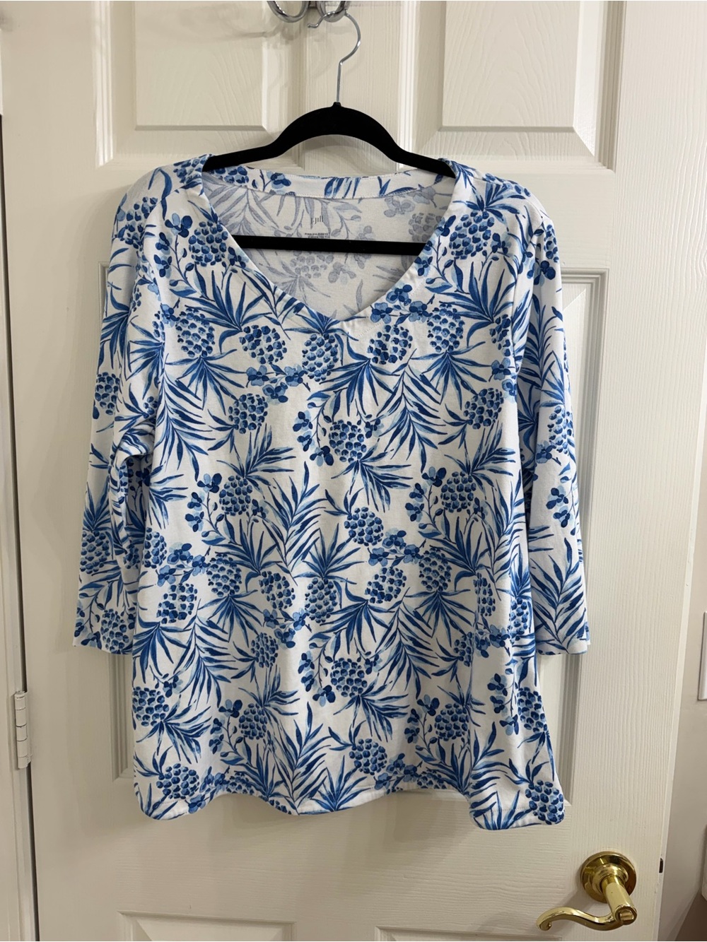J. Jill White V-Neck Top with Blue Botanical Print Size XL